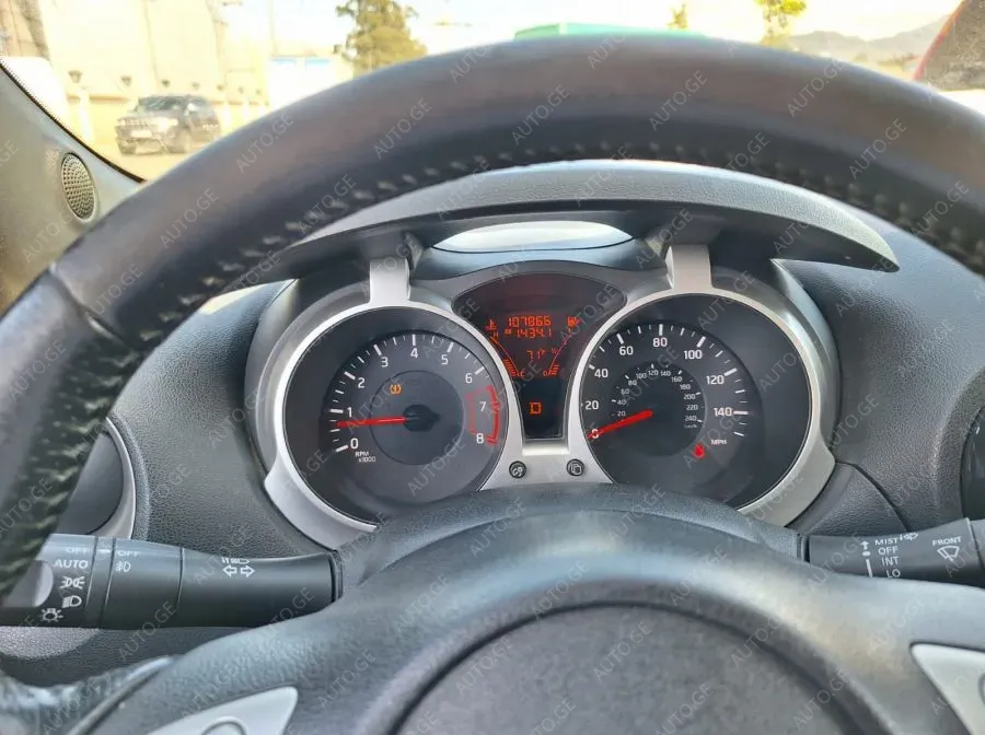 Nissan Juke 2012 — photo 2