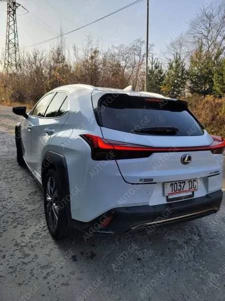 Lexus Ux250H 2021 — photo 2