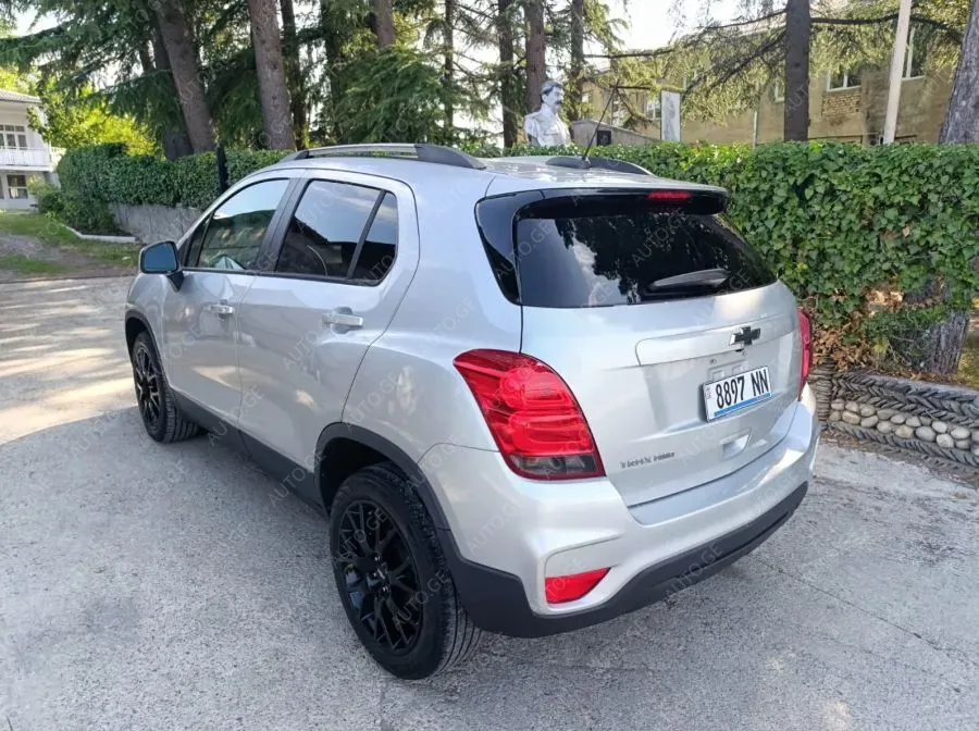 Chevrolet Trax 2022 — photo 2
