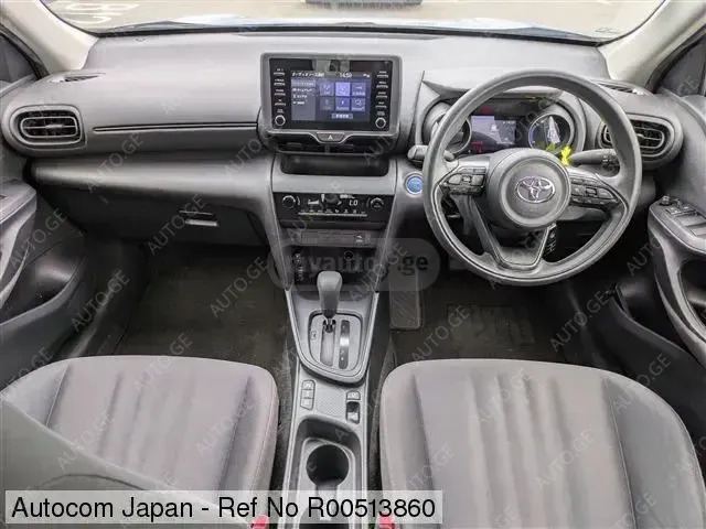 Toyota Yaris 2021 — photo 2