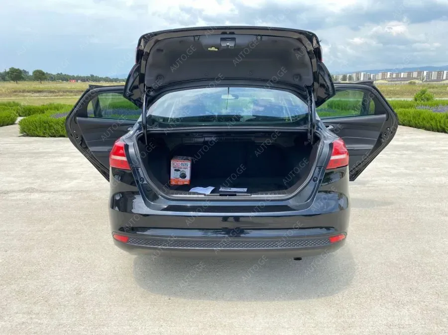Ford Focus 2017 — photo 2