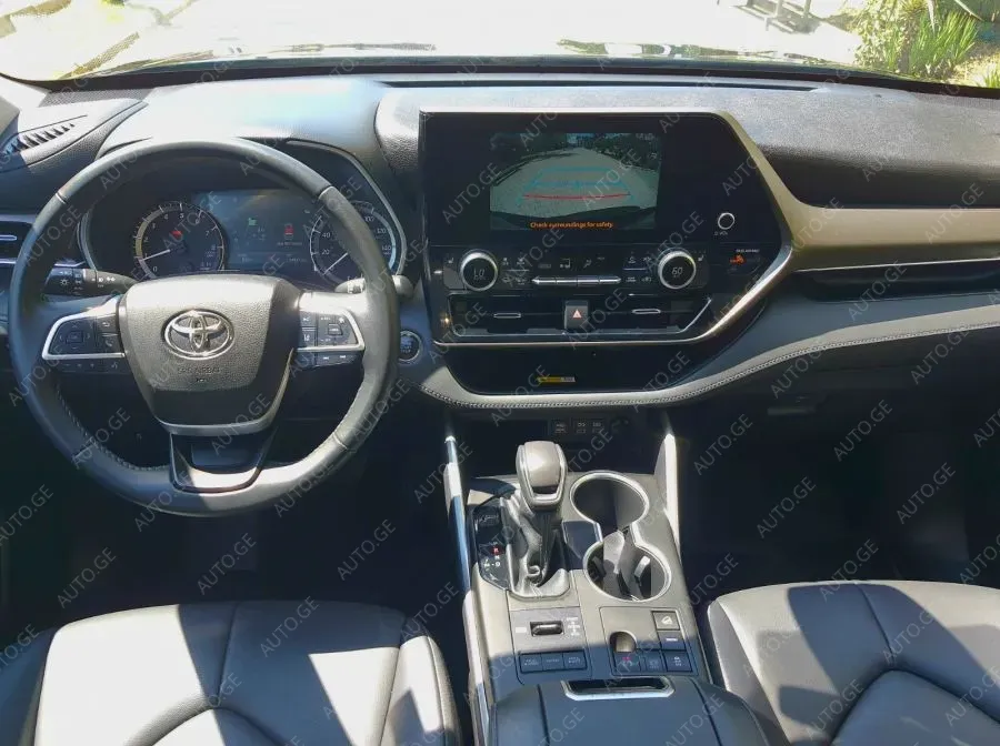 Toyota Highlander 2023 — photo 2