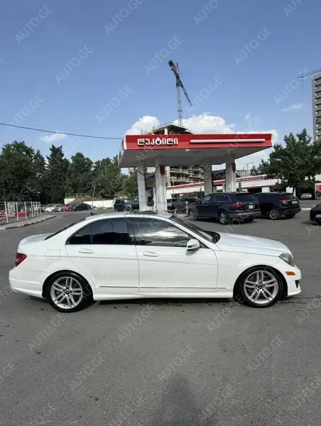 Mercedes-Benz C-300-Merc