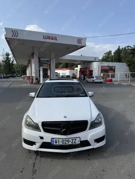 Mercedes-Benz C-300-Merc 2013 — photo 2