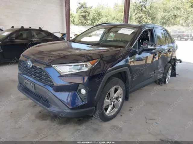 Toyota RAV4 2021 — photo 2