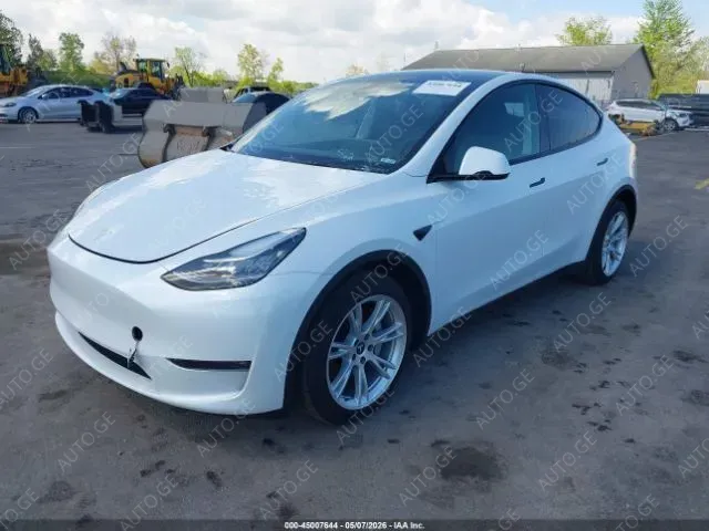 Tesla Model Y 2022 — photo 2