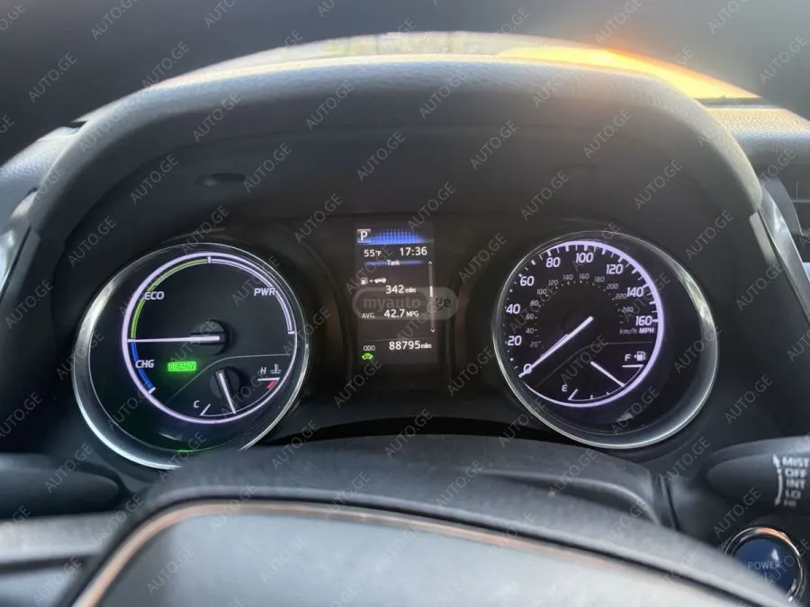Toyota Camry 2020 — photo 2