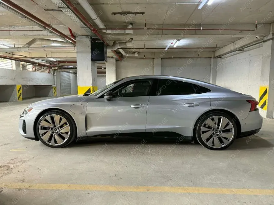 Audi e-tron 2022 — photo 2