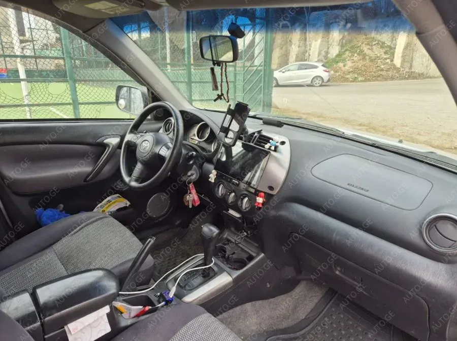 Toyota RAV4 2004 — photo 2