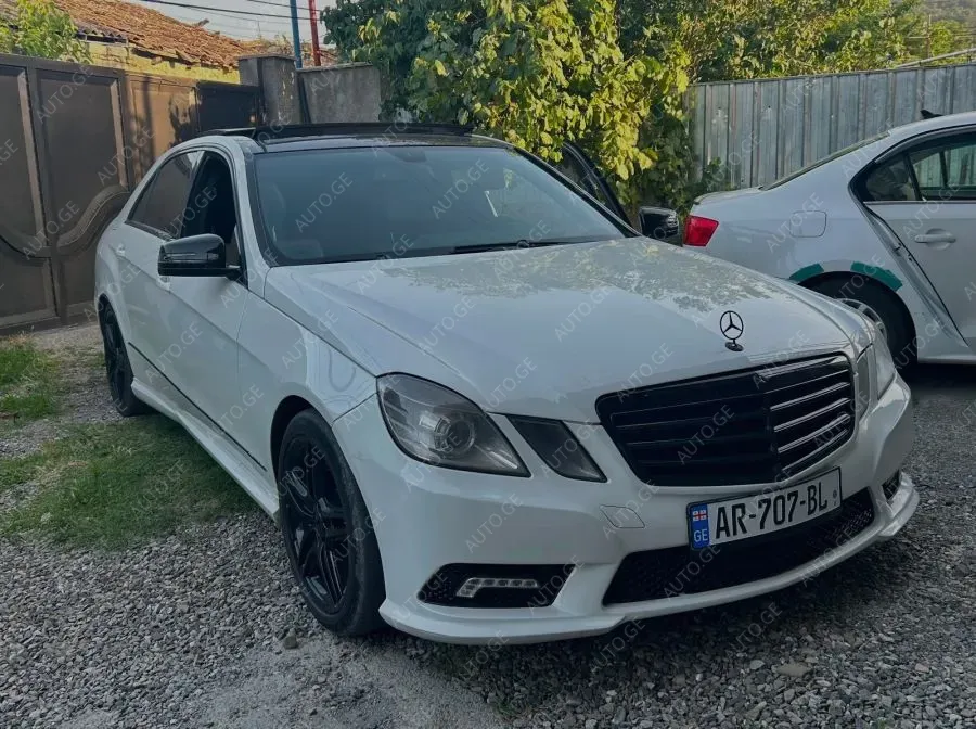 Mercedes-Benz E-350C 2010 — photo 2