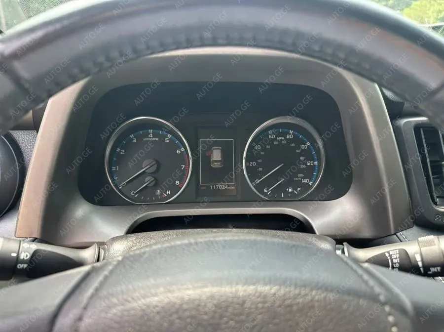 Toyota RAV4 2016 — photo 2
