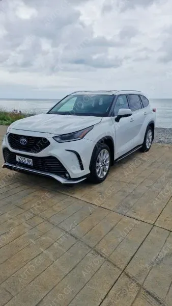 Toyota Highlander 2023 — photo 2