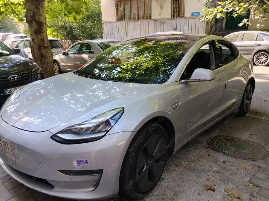 Tesla Model-3-Tesla