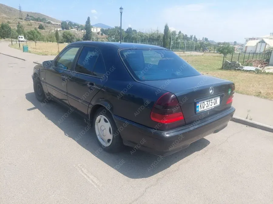 Mercedes-Benz C-220M 1999 — photo 2
