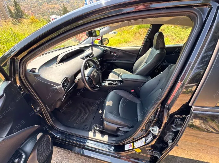 Toyota Prius 2020 — photo 2
