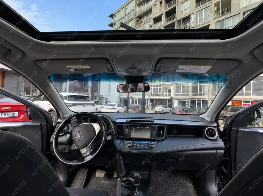 Toyota RAV4 2017 — photo 2