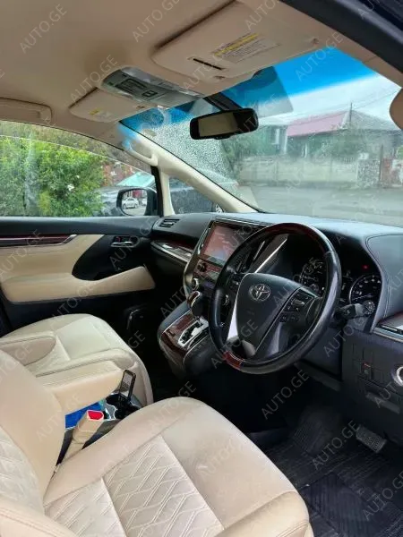Toyota Alphard 2017 — photo 2
