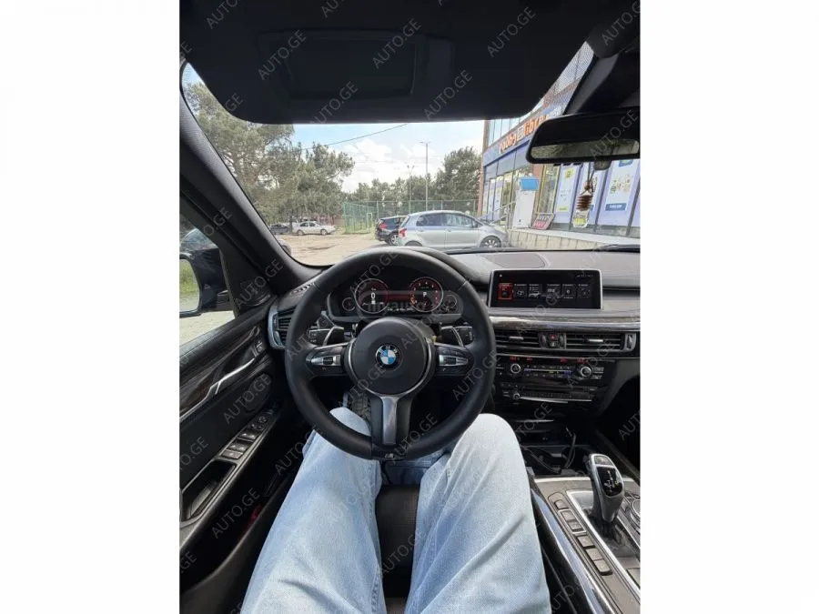 BMW X5 2018 — photo 2