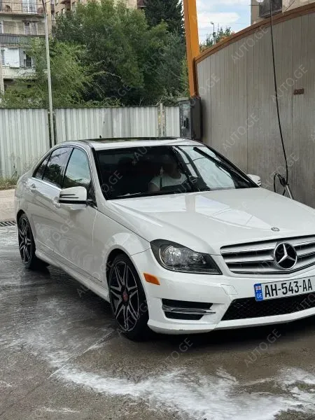 Mercedes-Benz C-300-Merc