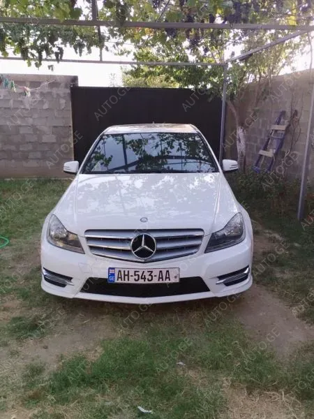 Mercedes-Benz C-300-Merc 2013 — photo 2