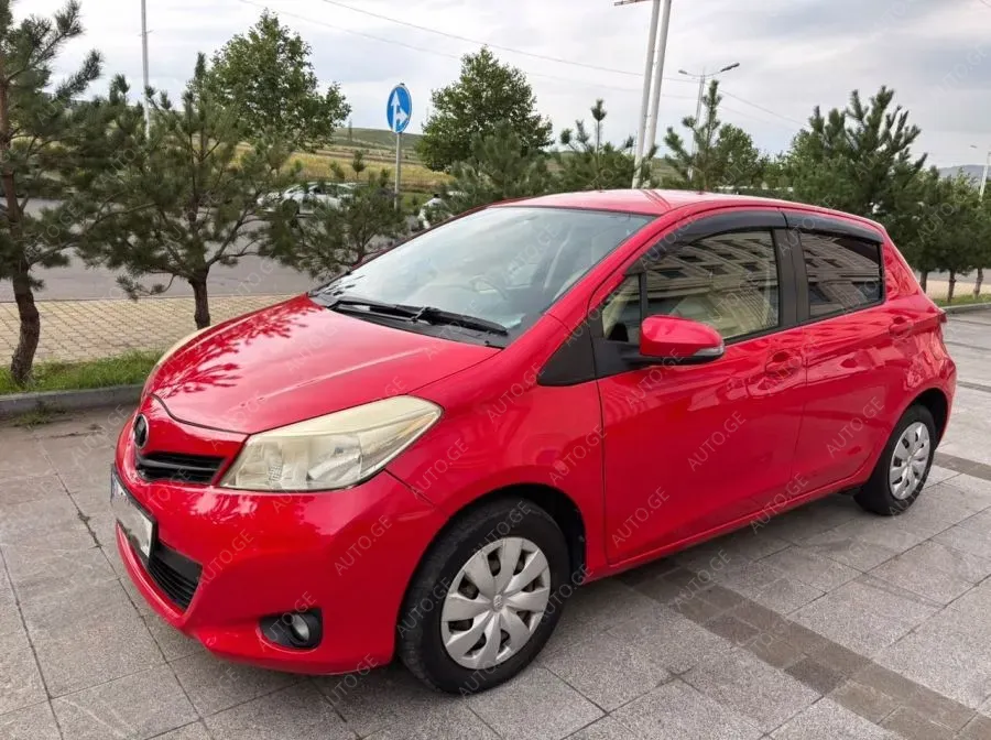 Toyota Vitz 2012 — photo 2