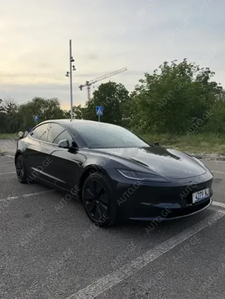 Tesla Model-3-Tesla