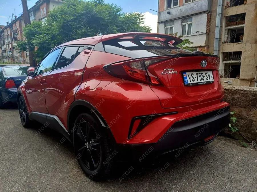 Toyota C-HR 2021 — photo 2