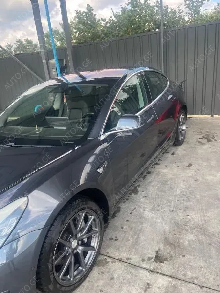 Tesla Model-3-Tesla