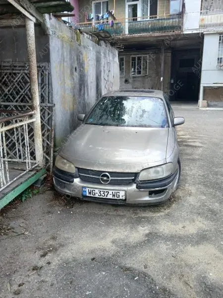 Opel Omega 2000 — photo 2
