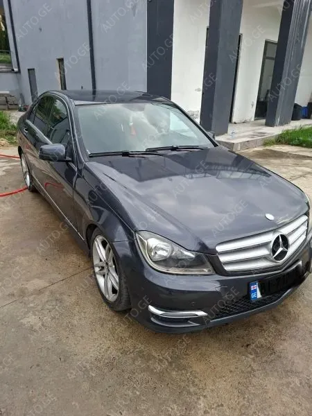 Mercedes-Benz C-300-Merc 2013 — photo 2