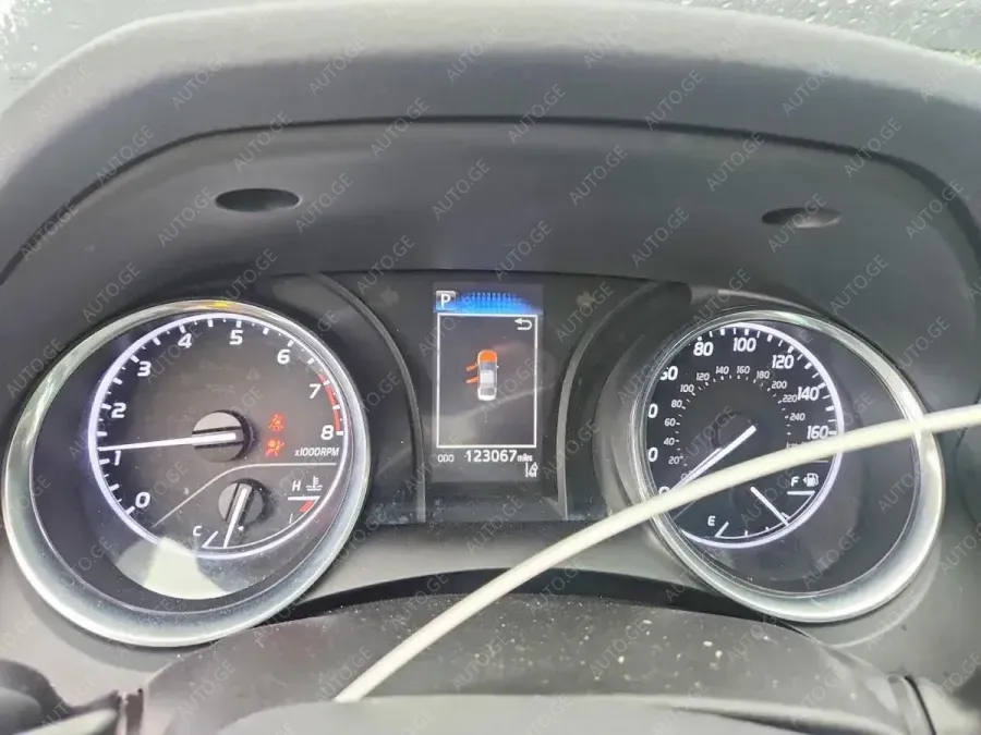 Toyota Camry 2020 — photo 2