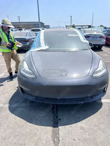 Tesla Model-3-Tesla