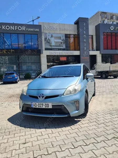 Toyota Prius 2015 — photo 2