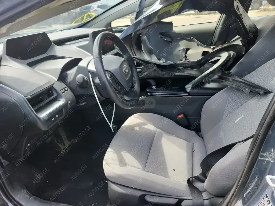 Toyota Prius 2024 — photo 2