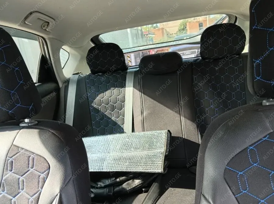 Toyota Prius 2013 — photo 2