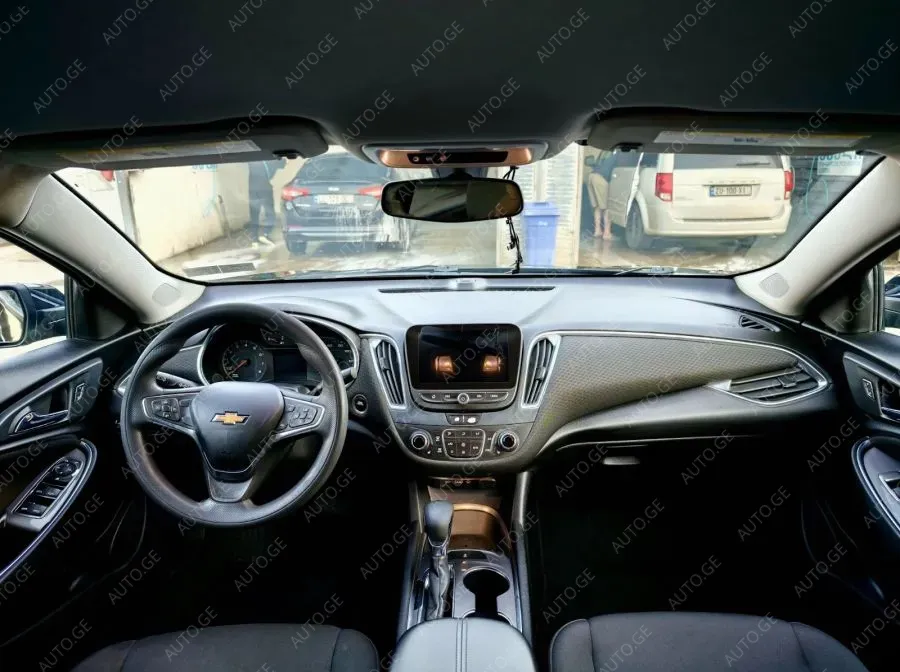 Chevrolet Malibu 2020 — photo 2