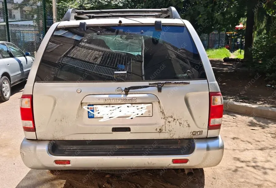 Nissan Pathfinder 2003 — photo 2