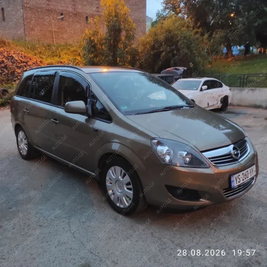 Opel Zafira 2013 — photo 2