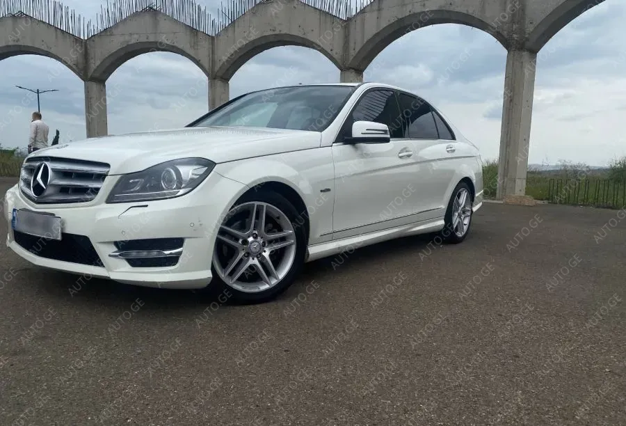 Mercedes-Benz C-200M 2011 — photo 2