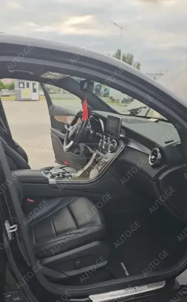 Mercedes-Benz 300-Glc 2020 — photo 2