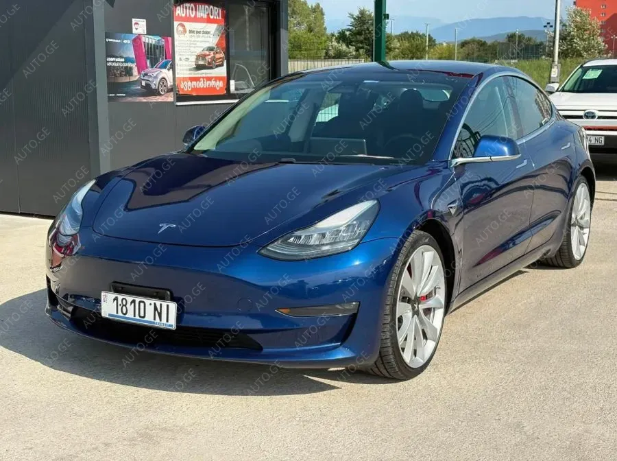 Tesla Model-3-Tesla