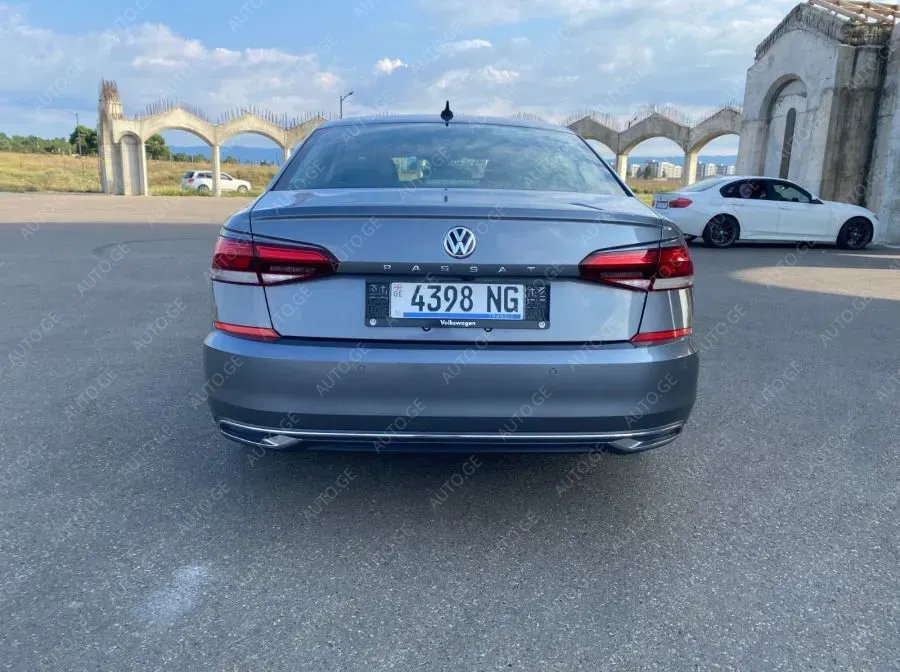 Volkswagen Passat 2020 — photo 2