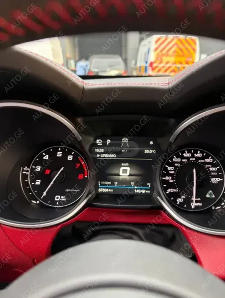 Alfa Romeo Stelvio 2018 — photo 2
