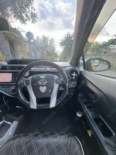 Toyota Aqua 2013 — photo 2
