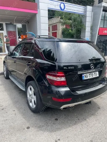 Mercedes-Benz ML-Class 2011 — photo 2