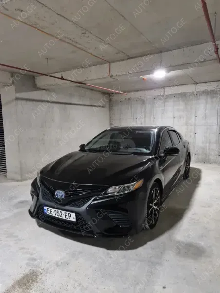 Toyota Camry 2019 — photo 2