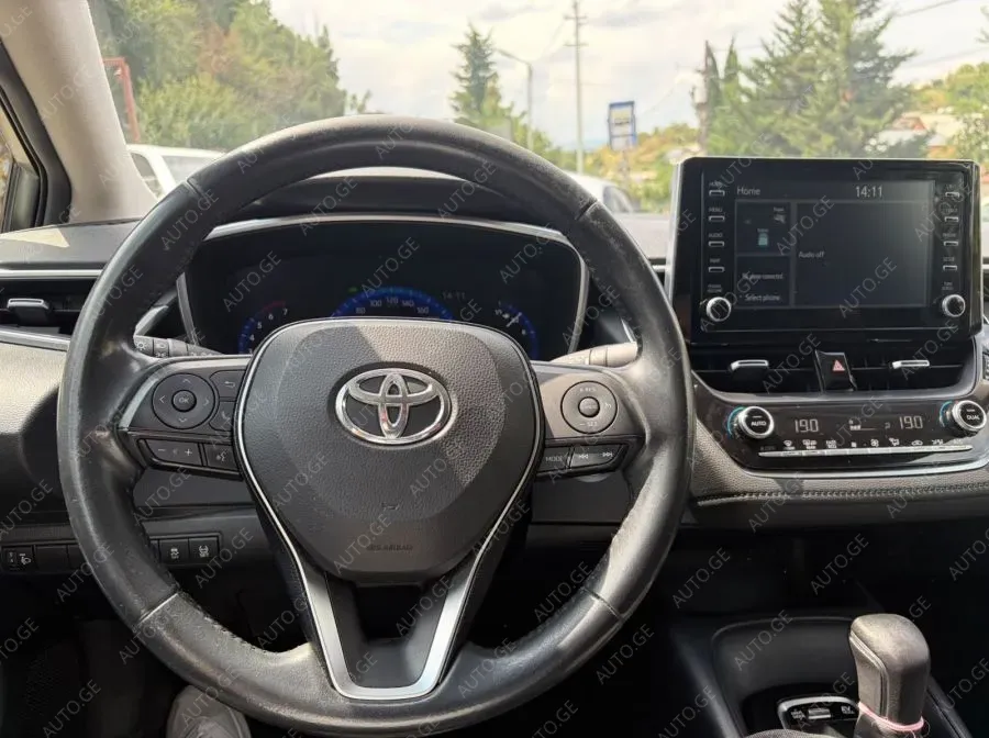 Toyota Corolla 2021 — photo 2