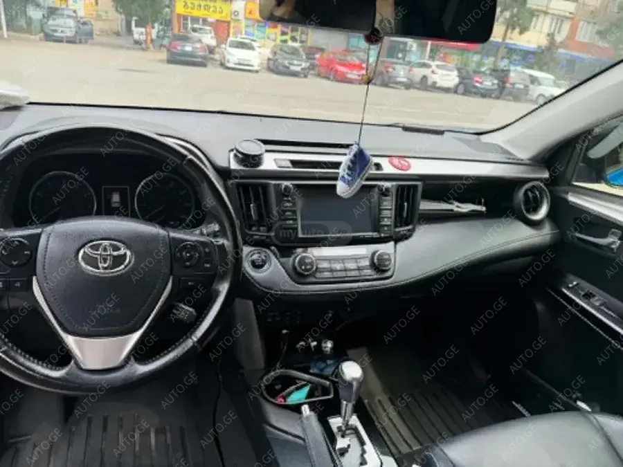 Toyota RAV4 2017 — photo 2