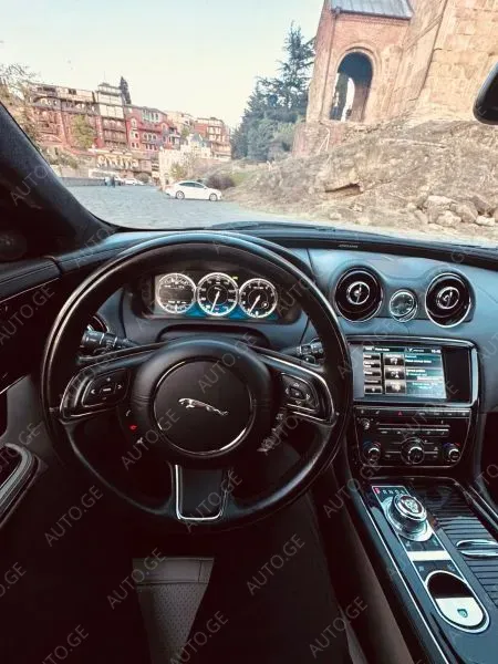 Jaguar XJ 2015 — photo 2