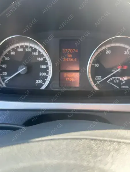 Mercedes-Benz Viano 2011 — photo 2